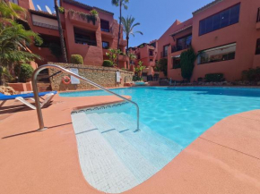 Luxury Spacious Penthouse & garage 150m to Beach